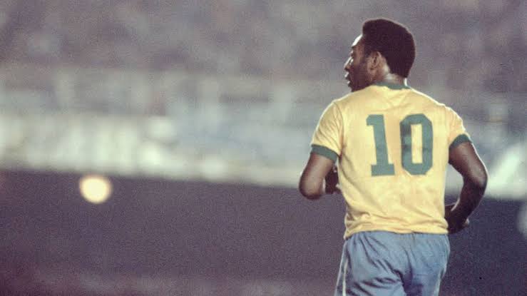 Pelé (Brasil) — 371 asistencias 