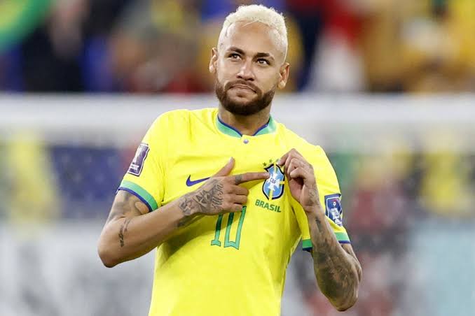  Neymar Jr (Brasil) — 244 asistencias 